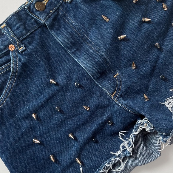 NWT 🗡️ spiked URBAN RENEWAL remade vintage LEE spike stud denim shorts. XS - Picture 3 of 14